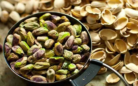 مغز پسته ارزان؛ خام تفت داده سبز روشن حاوی Vitamin C