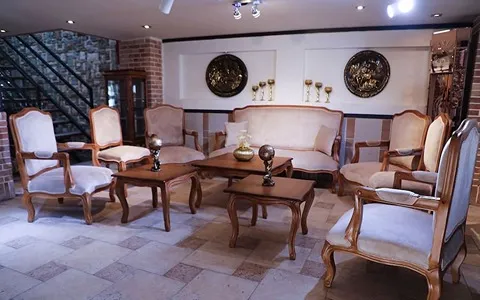 مبل فرانسوی کلاسیک؛ چستر مارسی کویین چوب بلوط گیلاس (7 9) نفره