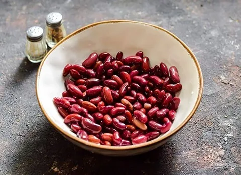 لوبیا قرمز درجه یک ؛ دانه درشت پوسته بیرونی نازک براق سرشار از ویتامین املاح معدنی