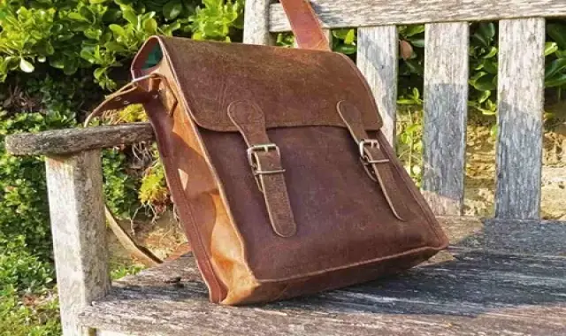 قیمت کیف چرم حکاکی شده