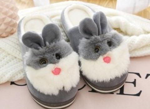 فواید پوشیدن دمپایی‌ روفرشی | خرید با قیمت ارزان