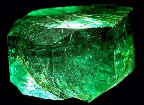 بهترین سنگ قیمتی سبز رنگ + قیمت خرید عالی