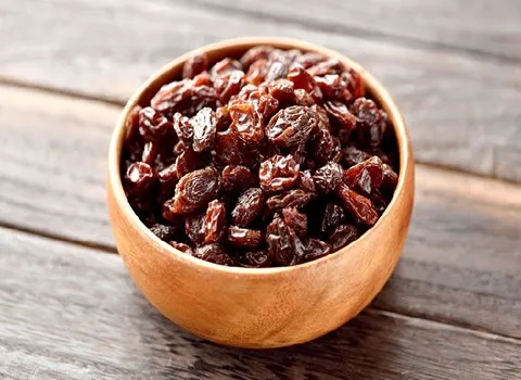 کشمش بیدانه؛ درمان کبد چرب حاوی آهن کلسیم 2 کاربرد پخت غذا تزیین کیک