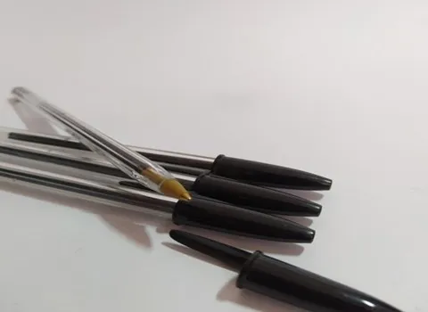 خودکار بیک مشکی؛ بدنه شش وجهی نوک ساچمه ای Bic