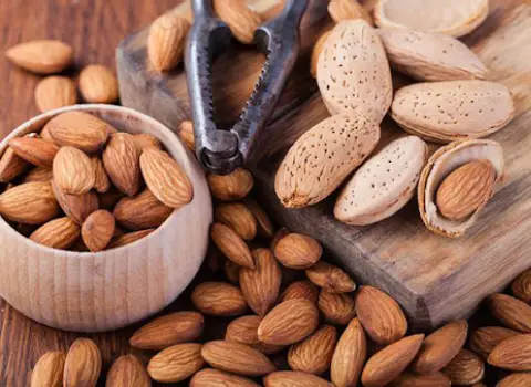 خواص بادام درختی