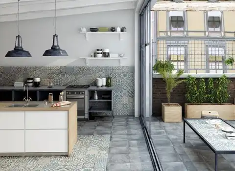 کاشی سرامیک کف تبریز؛ مات براق جنس خاک رس مناسب پذیرایی آشپزخانه