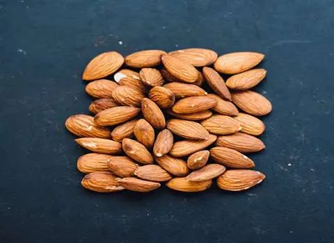 مغز بادام آذرشهر؛ خام بو داده درمان آلزایمر بیماری قلبی