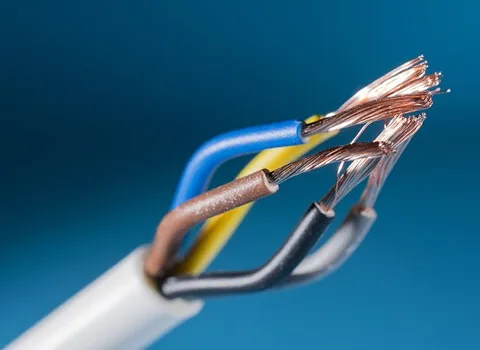 سیم کابل شیرکوه؛ دارای لایه های محافظتی روکش Pvc بادوام