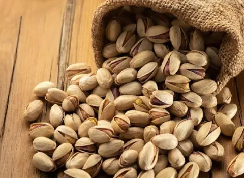 پسته طلای سبز (خشکبار) احمد آقایی کله قوچی فندقی درمان کم خونی استرس