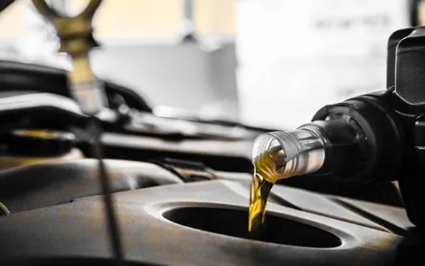 روغن موتور هوبر (روانکار) سنتتیک مینرال بسته بندی حلبی پلاستیکی حجم (2 4) لیتری