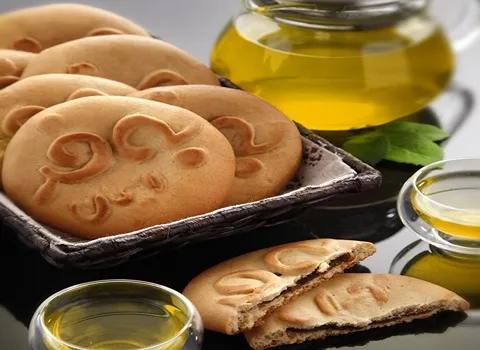 تولید انواع کلوچه لاهیجان در اندازه ها و طعم های مختلف