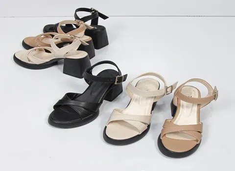 کفش صندل جلوباز زنانه؛ چرم پلاستیک 2 مدل لژدار تخت سفید Black