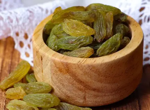 کشمش سبز ملایر + قیمت خرید، کاربرد، مصارف و خواص