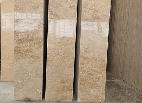 سنگ تراورتن کف محوطه؛ آهک رسوبی رنگ کرم قهوه ای روشن Travertine