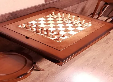 اکسسوری چوبی نوین؛ میز شطرنج ساعت لوازم دکوری جنس افرا بلوط گردو