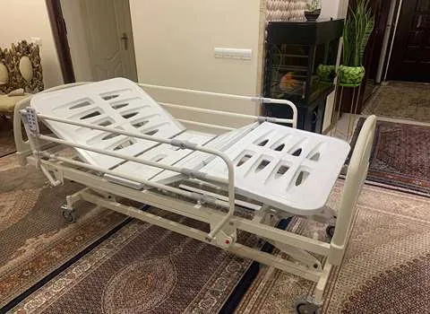 تخت بیمارستانی ارزان؛ دوخت محکم پایه فلزی تحمل وزن 150 کیلوگرم