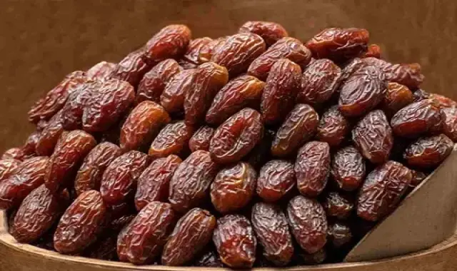 خرما شاهانی خشک؛ قهوه ای تیره تقویت سیستم ایمنی بدن حاوی ویتامین (A K)