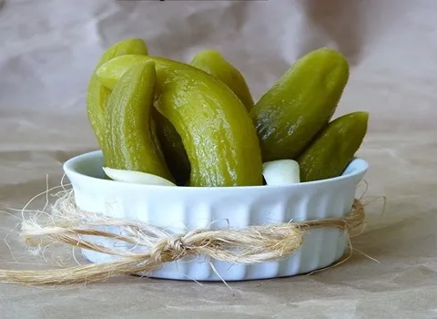 قیمت خرید خیار شور فوری + طرز تهیه