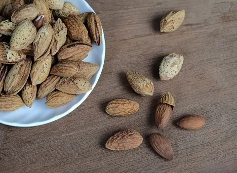 بادام مامایی پوست کاغذی (خشکبار) بسیار نازک مناسب کم کاری تیروئید