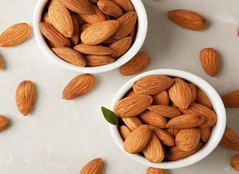 بادام درختی تواضع almond بافت ترد شکننده طعم شیرین
