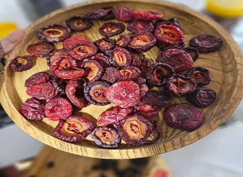 میوه خشک الو قرمز؛ باهسته چیپسی حاوی ویتامین β-Carotene