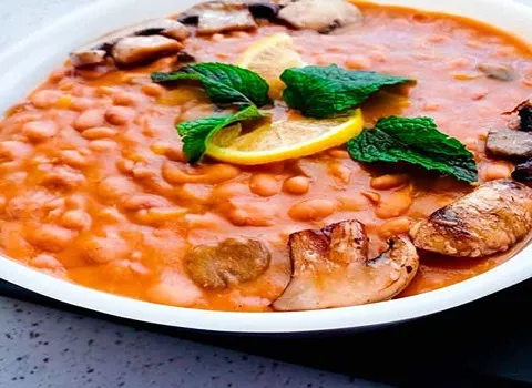 کنسرو قارچ و لوبیا؛ مناسب سفر میان وعده حاوی کلسیم Vitamin B6