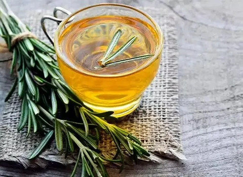عرق بیدمشک شیراز؛ رفع عطش گرما زدگی سرد قلب تب herbal extracts