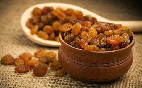 کشمش عمده؛ تیفی آفتابی قلمی رنگ زرد سبز رطوبت 15%