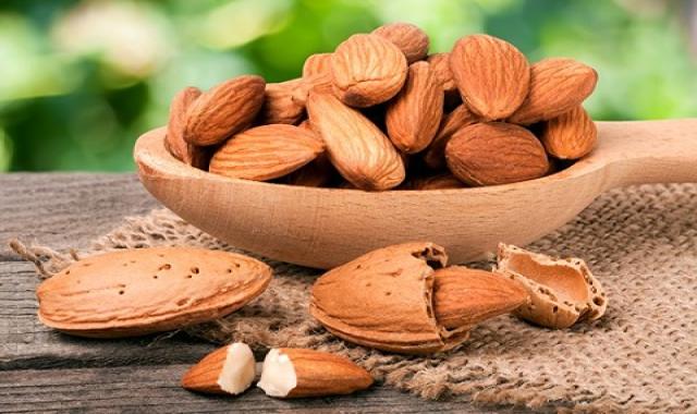 بادام درختی؛ مامایی سنگی کاغذی ویتامین E ضد سرطان almond