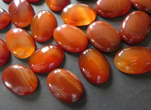 سنگ عقیق رنگارنگ همراه با توضیحات کامل و آشنایی