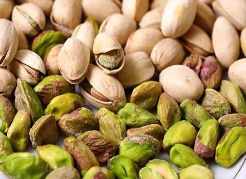 پسته احمد آقایی عمده؛ مغز سبز خندان 2 طعم خام نمکی کشت رفسنجان IRAN