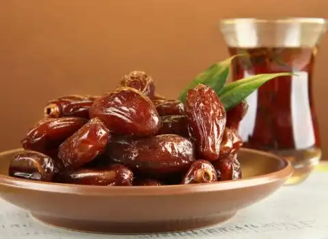 خرما ضد تهوع؛ ریز درشت حاوی منیزیم سلنیوم ویتامین‌ ( B6 A K)