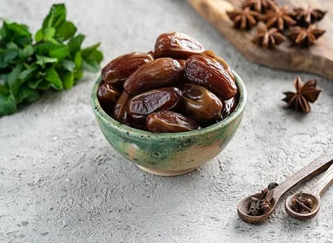 خرما خاصویی صادراتی؛ تازه شیرین وکیوم قوطی 2 نوع ساده طعم دار