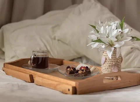 اکسسوری سینی چوبی؛ ساده پایه دار مستطیل گرد بامبو اصل