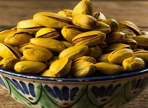 پسته اکبری شور؛ خام بوداده کشیده خندان دارای 40 ویتامین