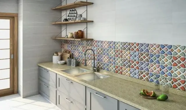 کاشی و سرامیک آشپزخانه یزد؛ دیوار کف فضای بین کابینت 3 طرح چوب پارکت سنگ