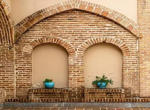 آجر نما سنتی اصفهان؛ قرمز کرم نسوز حاوی خاک شیل آهک brick