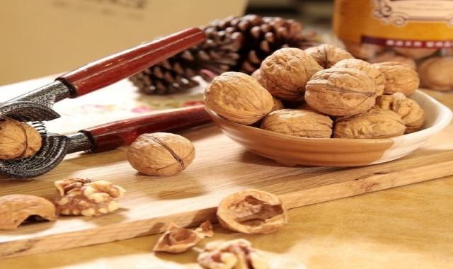 قیمت گردو خشک در نهاوند