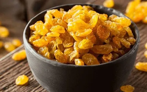 کشمش کاشمر؛ سبز قلمی ارگانیک حاوی (ویتامین پتاسیم کلسیم)