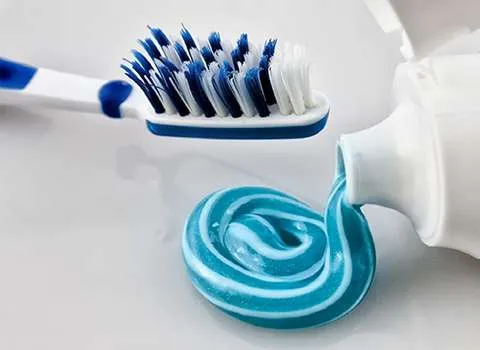 معرفی انواع خمیر دندان جرم گیر + قیمت خرید روز