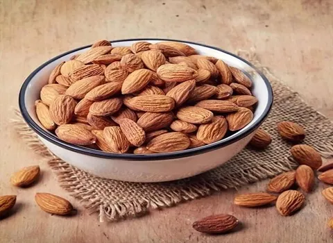 قیمت خرید مغز بادام سنگی + خواص، معایب و مزایا