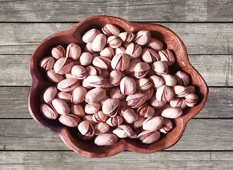 پسته شور قرمز؛ کله قوچی اکبری وکیومی Europe