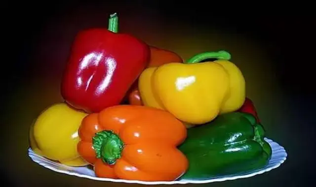 فلفل دلمه ای در طب سنتی؛ بنفش سبز قرمز (سه چهار) لپی ویتامین C