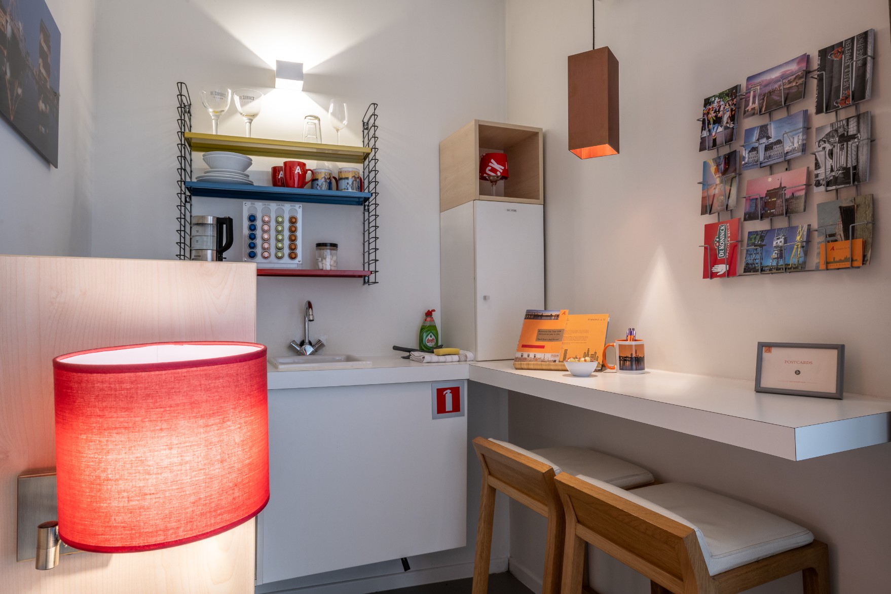 Kitchenette with dining counter and red accent lamp