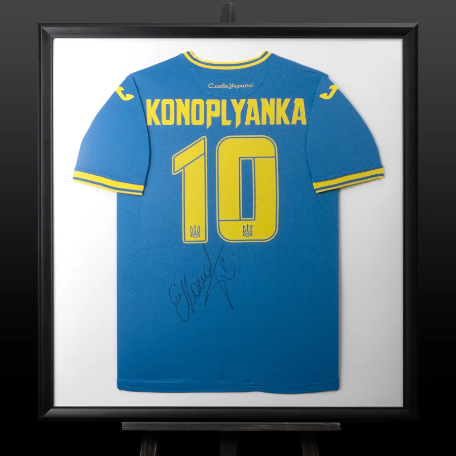 Футболка збірної України з автографом Євгена Коноплянки (Ukraine, Dnipro)