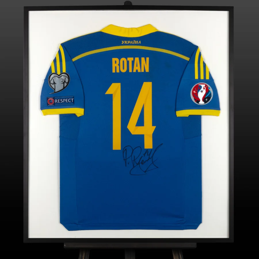 Ігрова (match worn issue) футболка Руслана Ротаня з автографом з матчу Північна Македонія Україна 2015-го року