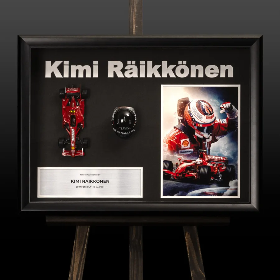 Мінішолом з автографом Кімі Ряйкконена Лотус Феррарі Формула 1 (Ferrari, F1, Formula 1, Kimi Raikkonen)