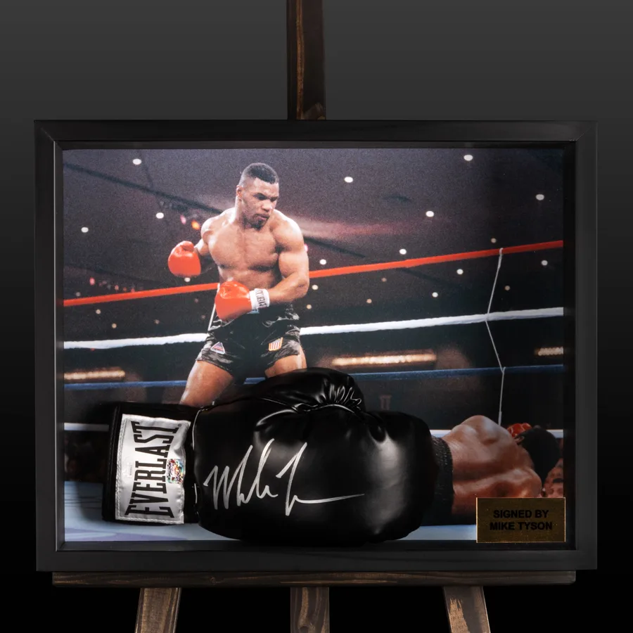 Боксерська рукавчика з автографом легендарного Майка Тайсона (Mike Tyson)