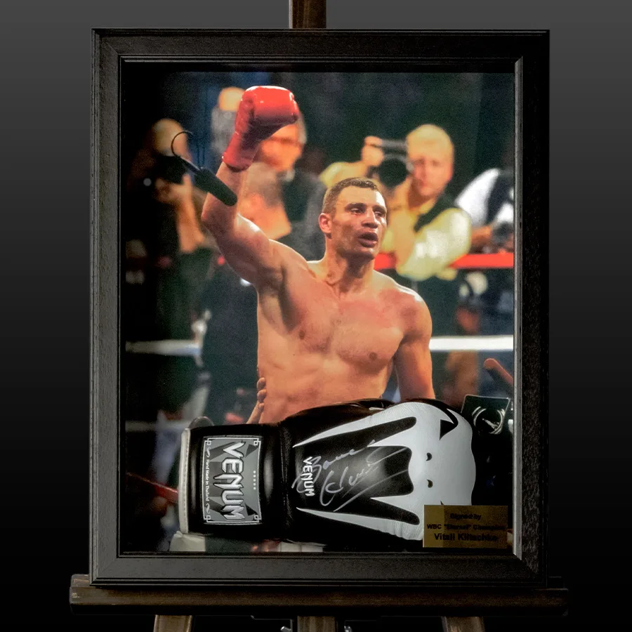 Боксерська рукавчика Venum з автографом Віталія Кличка (Vitali Klitschko)
