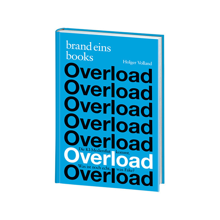Buchcover des Buches "Overload" von Holger Volland. Auf einem hellblauen Hintergrund ist der Titel "Overload" wiederholt und überlappend in dunkler Schrift dargestellt. Darunter befindet sich der Untertitel "Die KI-Medienflut kommt. Was ist noch echt, was Fake?". Das Logo "brand eins books" ist oben links zu sehen.